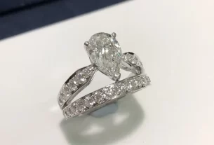 四叶草白贝母手串：天然宝石饰品，养生佩戴首选，选购攻略与价格对比