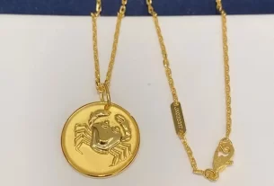 四叶草爱心项链：独特设计时尚饰品，探寻幸运与爱的完美结合！