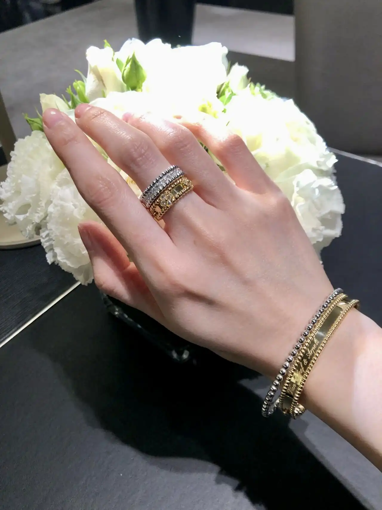 四叶草白贝母手串定制图片展示