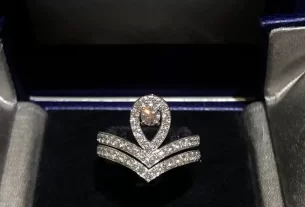 四叶草白贝母手串——天然养生宝石饰品，佩戴指南与选购技巧！