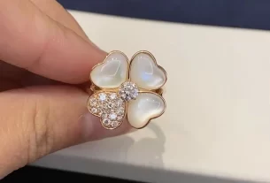 四叶草白贝母手串：天然宝石搭配，养生美饰首选，时尚饰品评测推荐