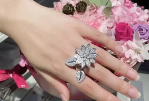 四叶草白贝母手串——天然美饰，养生保健，搜素引擎优化推荐爆款！