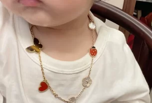 四叶草爱心项链：寓意吉祥的时尚饰品，探寻浪漫与好运的完美结合！