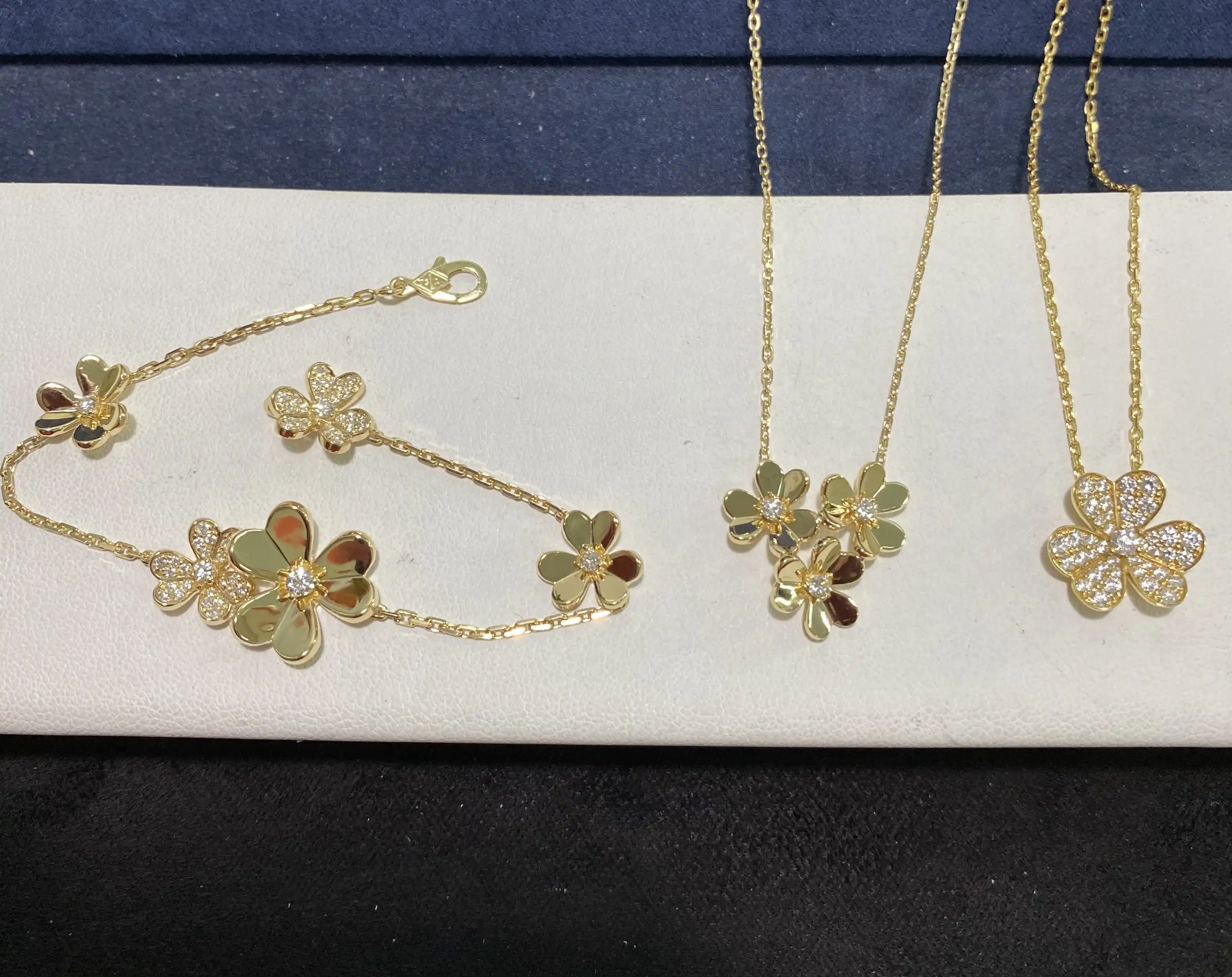 四叶草白贝母手串定制图片展示