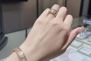 四叶草白贝母手串热销爆款：天然养生美饰，助你招财转运！SEO优化标题