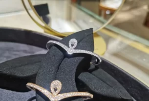 四叶草爱心项链：独特设计款，寻找你的幸运护身符！