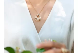四叶草五花手链热销款：独特设计搭配，时尚饰品SEO优化推荐！