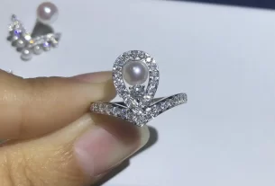 四叶草白贝母手串热销款 - 精致饰品，提升佩戴气质的天然宝石手链推荐