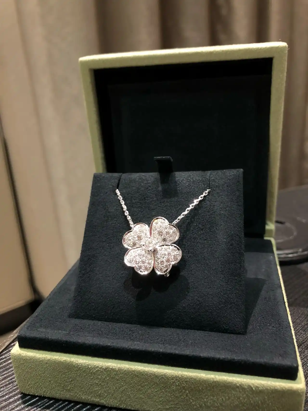 四叶草白贝母手串定制图片展示