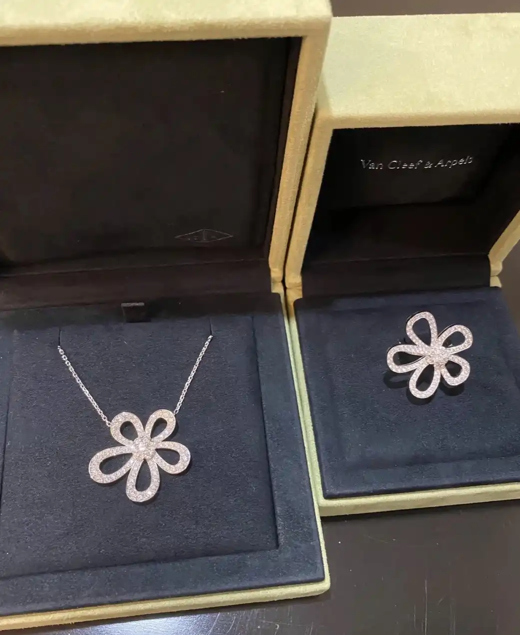 四叶草白贝母手串定制图片展示