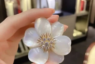 四叶草白贝母手串热销推荐：天然养生美饰，SEO优化标题，提升搜索排名！