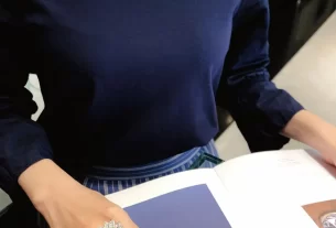 四叶草白贝母手串热销款式：天然宝石搭配，提升佩戴者气质的SEO优化标题