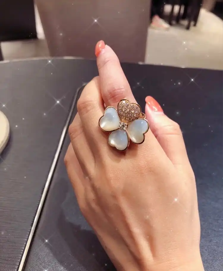 四叶草白贝母手串定制图片展示