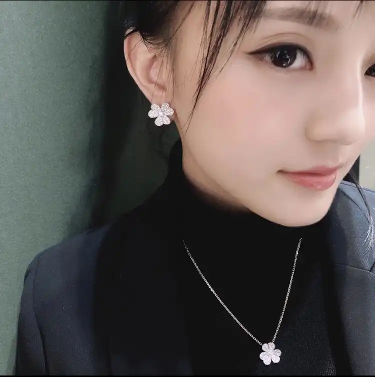 四叶草白贝母手串定制图片展示