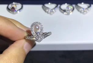 四叶草白贝母手串——天然宝石养生饰品，美丽与健康兼得，时尚搭配必备！SEO优化标题