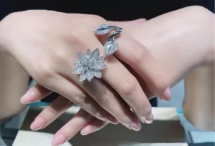 四叶草爱心项链：独特设计展现浪漫情怀，选购指南带你轻松挑选时尚配饰