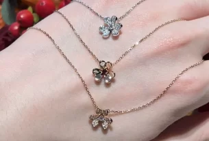 四叶草白贝母手串热销款：天然宝石养生饰品，助你招财转运！
